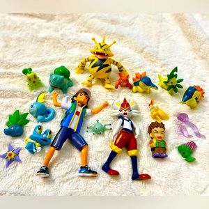 Pokémon Carry Case Playset & Figurine Bundle